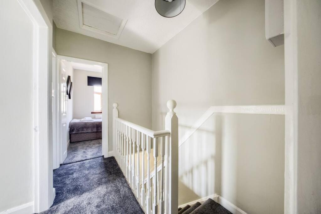 Low Rate - Coventry For 3 Bedroom House With Garden, Free Netflix And Unlimited Wi-Fi - Driveway Parking - Agc エクステリア 写真