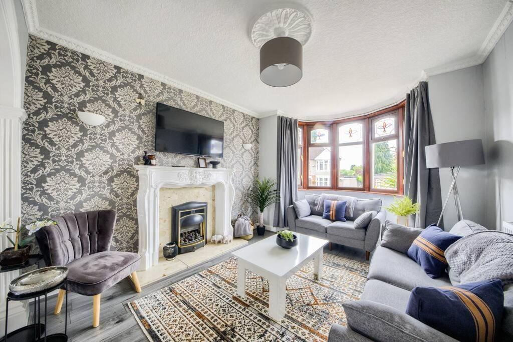 Low Rate - Coventry For 3 Bedroom House With Garden, Free Netflix And Unlimited Wi-Fi - Driveway Parking - Agc エクステリア 写真