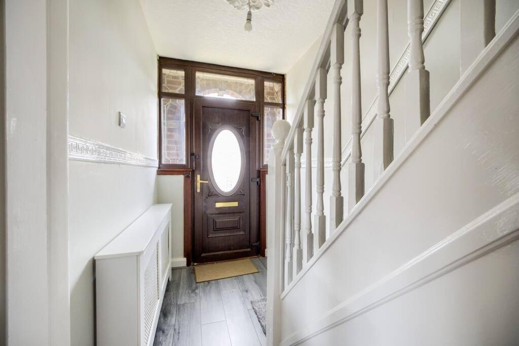 Low Rate - Coventry For 3 Bedroom House With Garden, Free Netflix And Unlimited Wi-Fi - Driveway Parking - Agc エクステリア 写真
