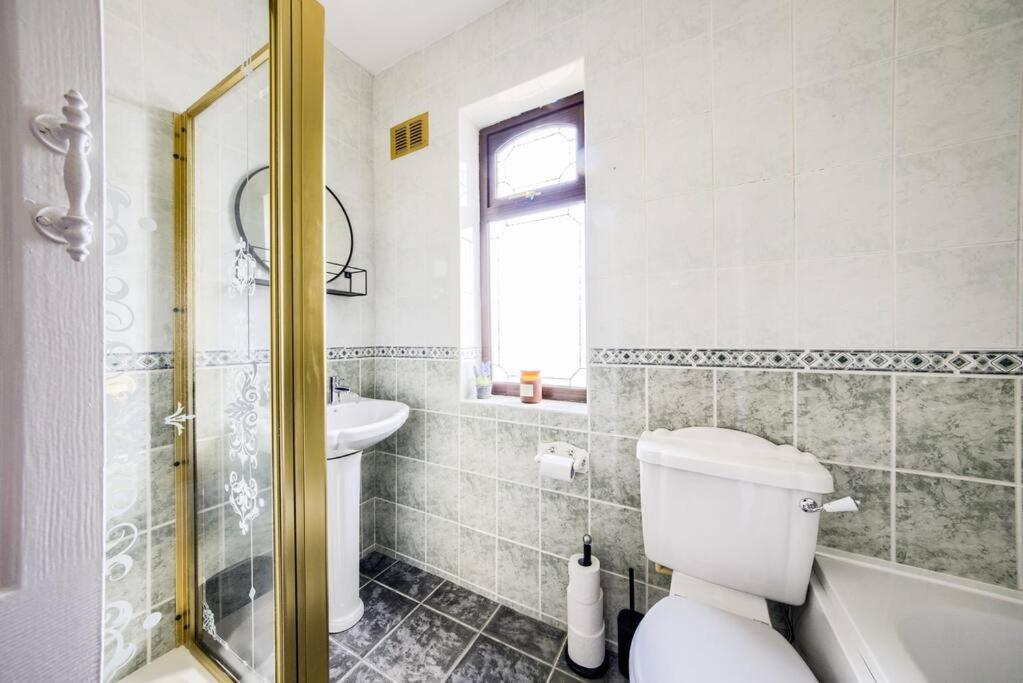 Low Rate - Coventry For 3 Bedroom House With Garden, Free Netflix And Unlimited Wi-Fi - Driveway Parking - Agc エクステリア 写真