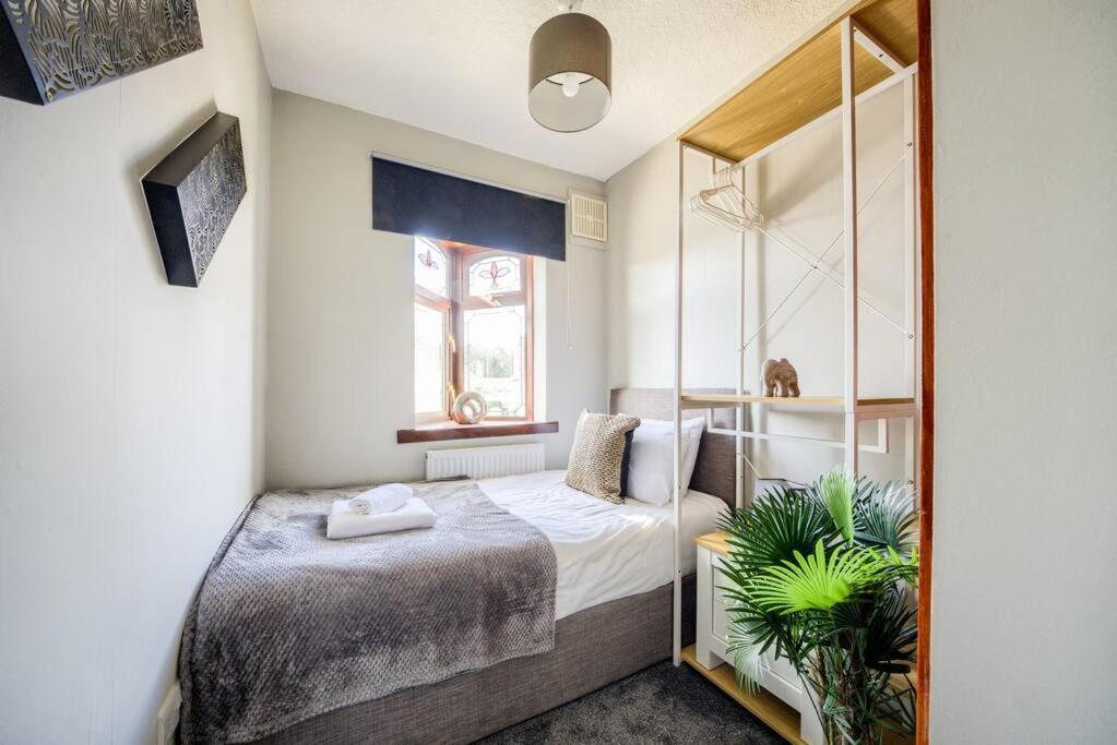 Low Rate - Coventry For 3 Bedroom House With Garden, Free Netflix And Unlimited Wi-Fi - Driveway Parking - Agc エクステリア 写真