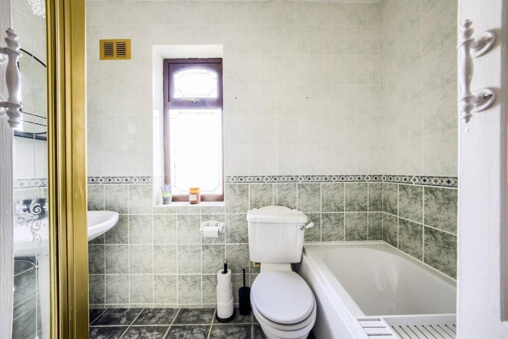 Low Rate - Coventry For 3 Bedroom House With Garden, Free Netflix And Unlimited Wi-Fi - Driveway Parking - Agc エクステリア 写真